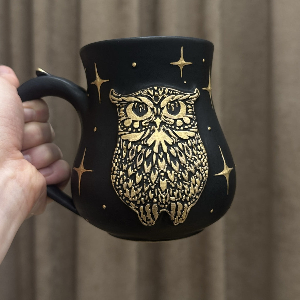 Golden Owl Ceramic Mug – Handmade Black & Gold 510 ml
