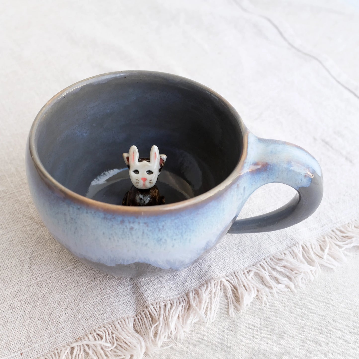 Mug with a cat in a mask, 530 ml