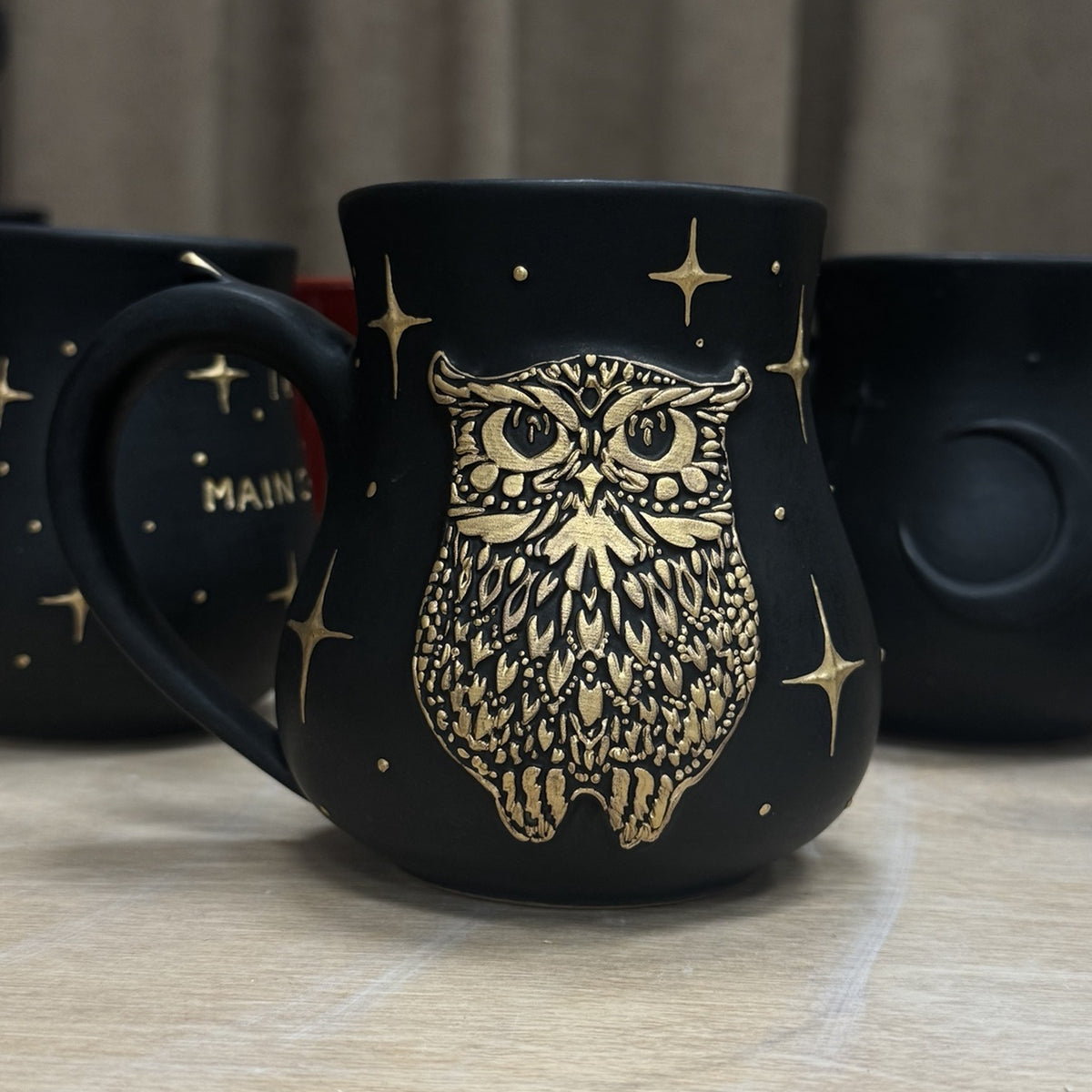 Golden Owl Ceramic Mug – Handmade Black & Gold 510 ml